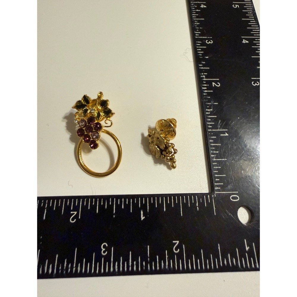 1928 Jewelry Co Vintage Gold Tone Purple Rhinestone Grape Cluster Pin Set 2pc